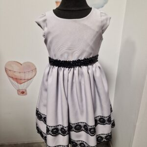 Hall kleit musta pitsi ja litritega