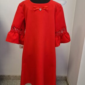 Punane kleit (südame ripatsiga)