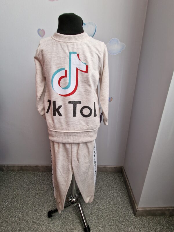 Tiktok dressikomplekt